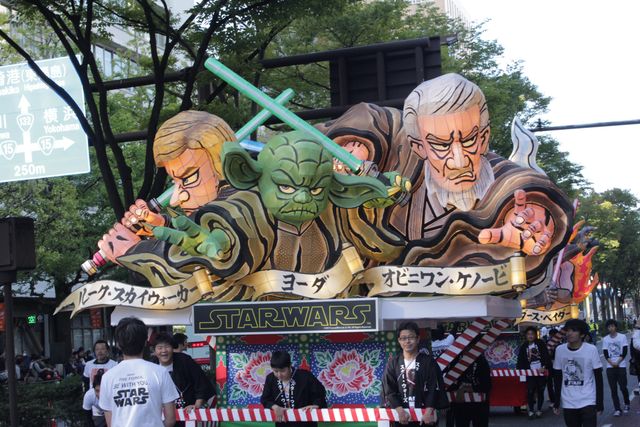 けみお君もジェダイに！　川崎駅前にスター・ウォーズコスプレファン100名が集結　画像ギャラリー（17枚目）