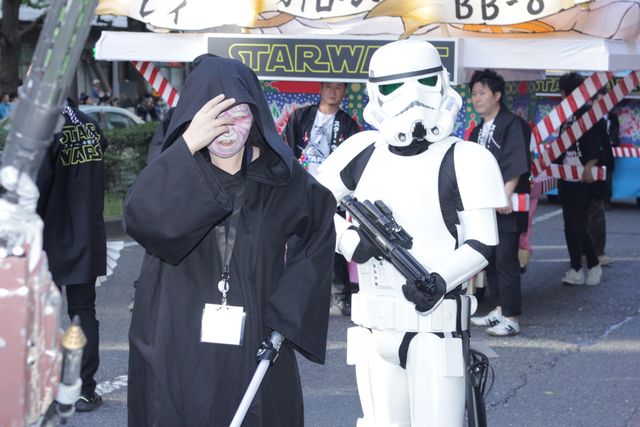 けみお君もジェダイに！　川崎駅前にスター・ウォーズコスプレファン100名が集結　画像ギャラリー（21枚目）