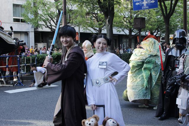 けみお君もジェダイに！　川崎駅前にスター・ウォーズコスプレファン100名が集結　画像ギャラリー（23枚目）