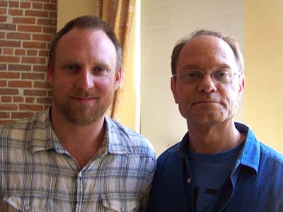 （左から）ニック・トムネイ監督、デヴィッド・ハイド・ピアース