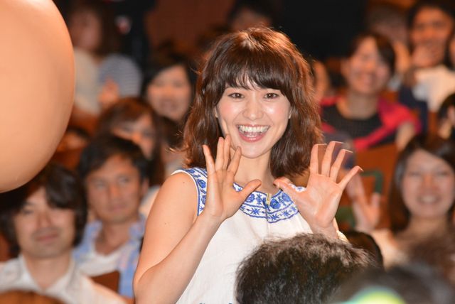 大島優子、華麗にマジックを披露！　子どもたちから大歓声！　画像ギャラリー：フォトギャラリー