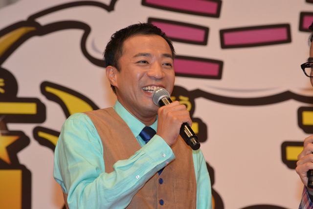 大島優子、華麗にマジックを披露！　子どもたちから大歓声！　画像ギャラリー（8枚目）