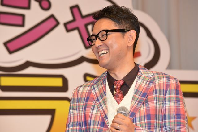 大島優子、華麗にマジックを披露！　子どもたちから大歓声！　画像ギャラリー（9枚目）