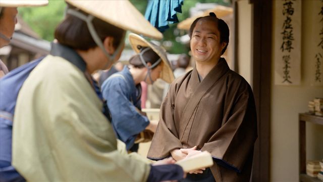 「べらぼう」カモ平、イイこと言って“キマッた…！”の瞬間　第6回場面写真（7枚目）