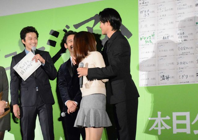 野村周平「おいで」とファンにハグ！映画『ミュージアム』初日舞台あいさつフォトギャラリー：フォトギャラリー