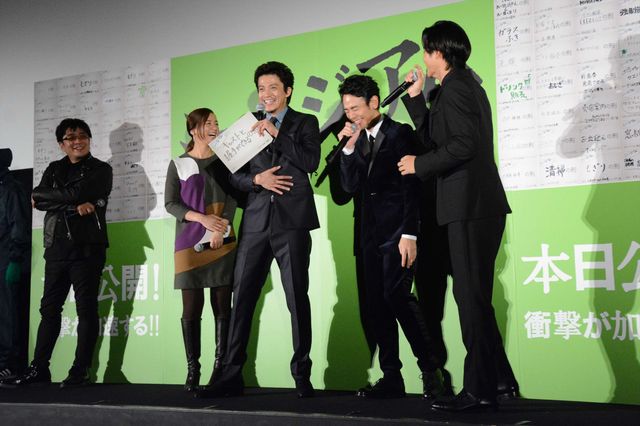 野村周平「おいで」とファンにハグ！映画『ミュージアム』初日舞台あいさつフォトギャラリー（17枚目）