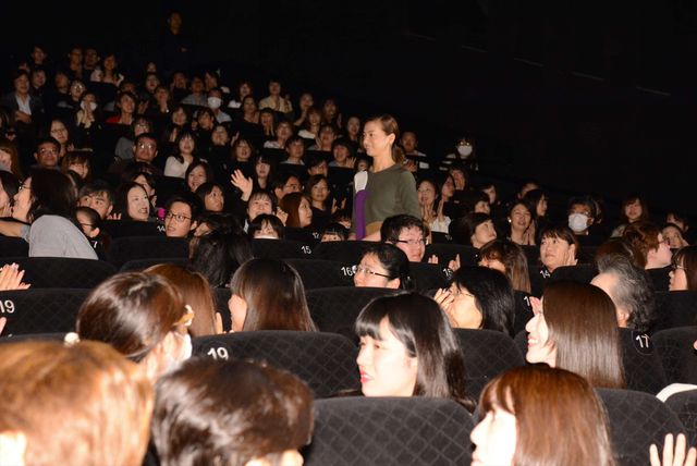 野村周平「おいで」とファンにハグ！映画『ミュージアム』初日舞台あいさつフォトギャラリー（31枚目）