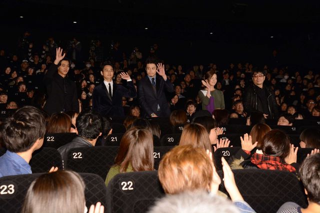 野村周平「おいで」とファンにハグ！映画『ミュージアム』初日舞台あいさつフォトギャラリー（33枚目）