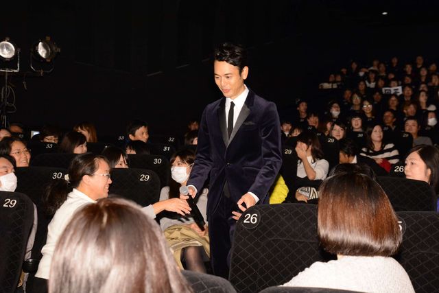 野村周平「おいで」とファンにハグ！映画『ミュージアム』初日舞台あいさつフォトギャラリー（36枚目）