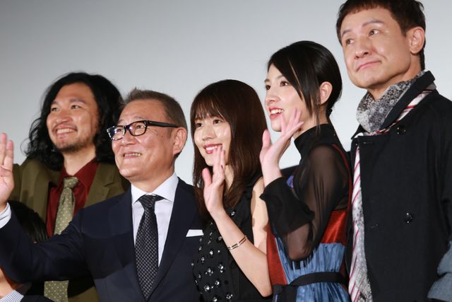 有村架純＆桜庭ななみら笑顔で登場！『かぞくいろ－RAILWAYS わたしたちの出発－』完成披露試写会（16枚目）