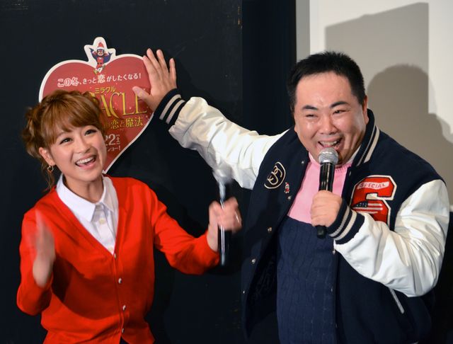 ドランク塚地、鈴木奈々に壁ドン！フォトギャラリー（11枚目）