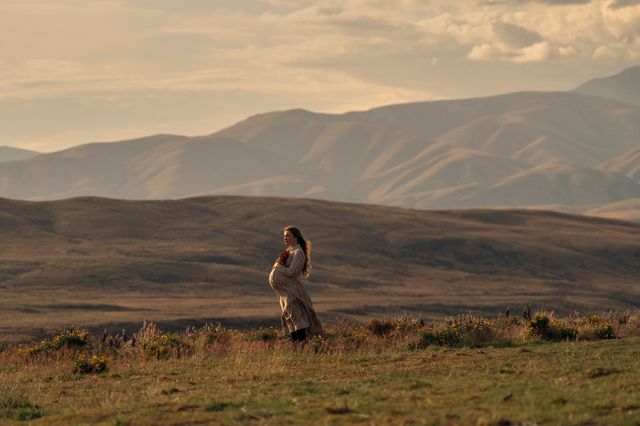 華麗なるフローレンス・ピュー…Netflixシリーズ「エデンの東」場面写真11点（3枚目）