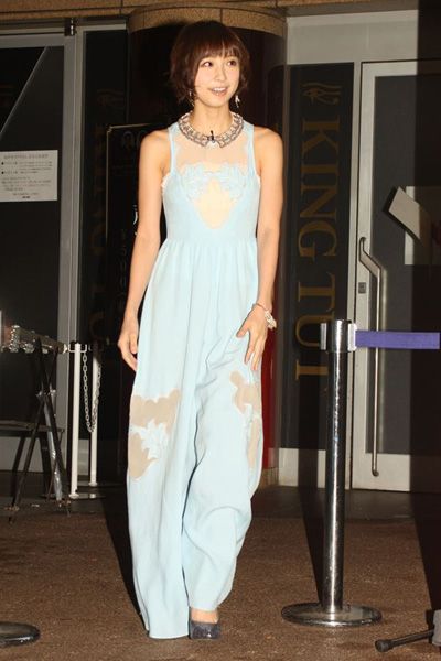 AKB48篠田麻里子も祝福！「ツタンカーメン展」160万人突破フォトギャラリー：フォトギャラリー