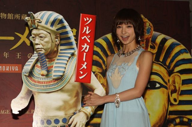 AKB48篠田麻里子も祝福！「ツタンカーメン展」160万人突破フォトギャラリー（7枚目）