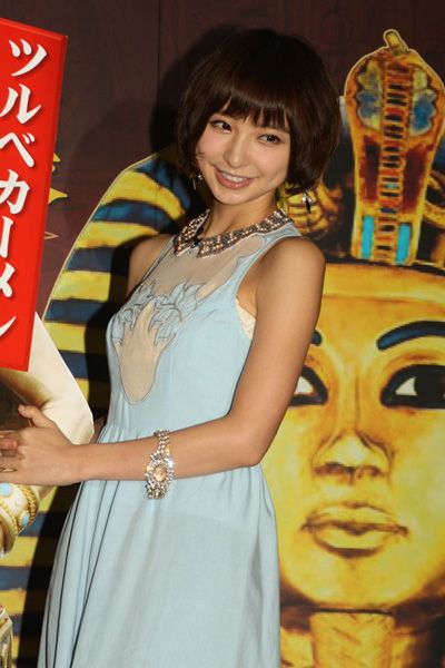 AKB48篠田麻里子も祝福！「ツタンカーメン展」160万人突破フォトギャラリー（8枚目）