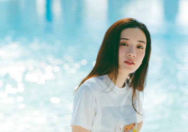 永野芽郁、北海道の大地で魅力はじける！オフィシャルカレンダー2022の表紙画像ほか：フォトギャラリー