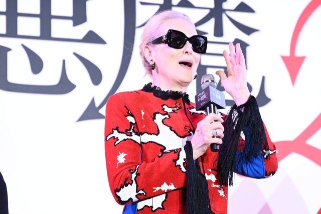 &TEAM・K、メリル・ストリープ＆アン・ハサウェイに花束贈呈！映画『プラダを着た悪魔2』来日イベント（3枚目）