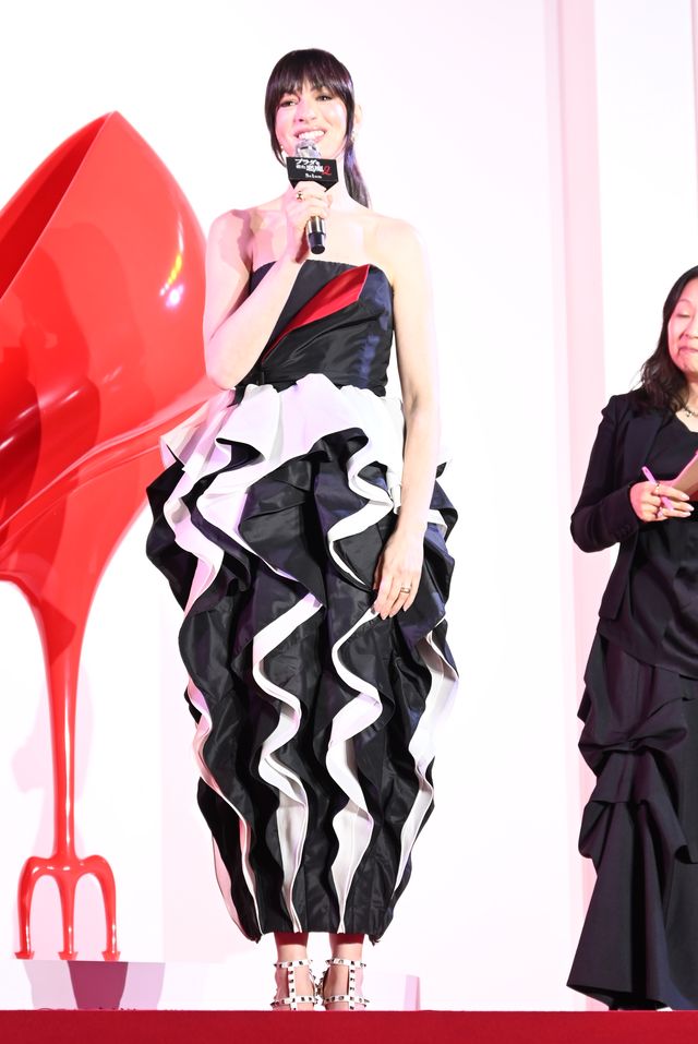 &TEAM・K、メリル・ストリープ＆アン・ハサウェイに花束贈呈！映画『プラダを着た悪魔2』来日イベント（6枚目）