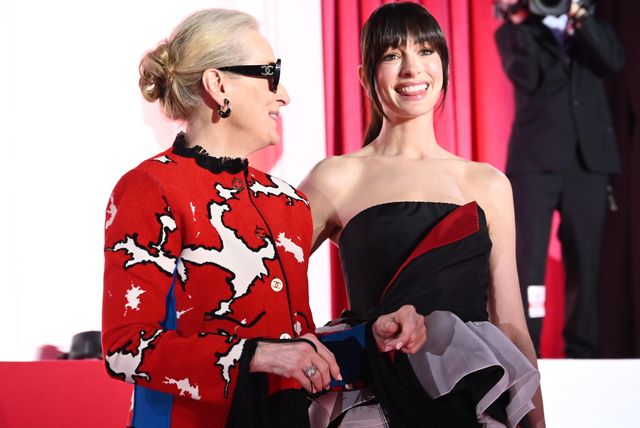 &TEAM・K、メリル・ストリープ＆アン・ハサウェイに花束贈呈！映画『プラダを着た悪魔2』来日イベント（7枚目）