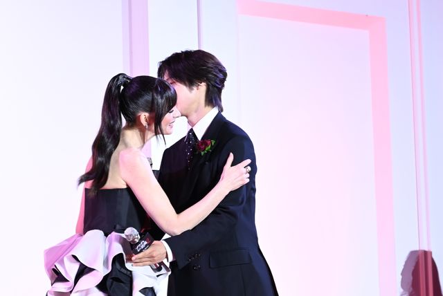 &TEAM・K、メリル・ストリープ＆アン・ハサウェイに花束贈呈！映画『プラダを着た悪魔2』来日イベント（9枚目）