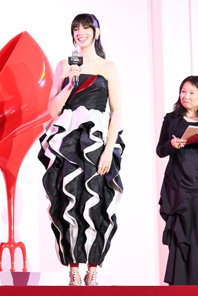 &TEAM・K、メリル・ストリープ＆アン・ハサウェイに花束贈呈！映画『プラダを着た悪魔2』来日イベント（12枚目）