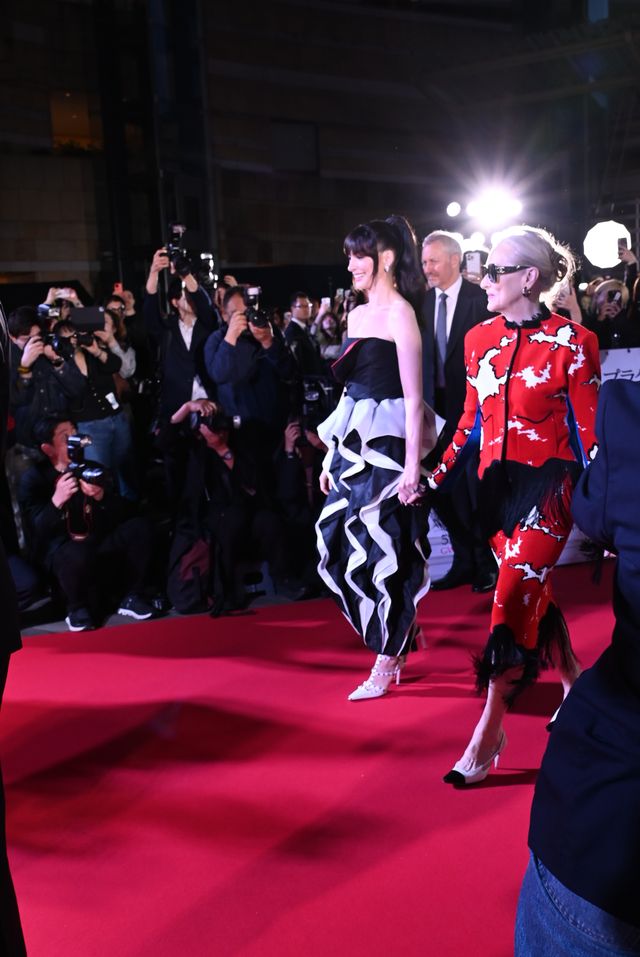 &TEAM・K、メリル・ストリープ＆アン・ハサウェイに花束贈呈！映画『プラダを着た悪魔2』来日イベント（14枚目）