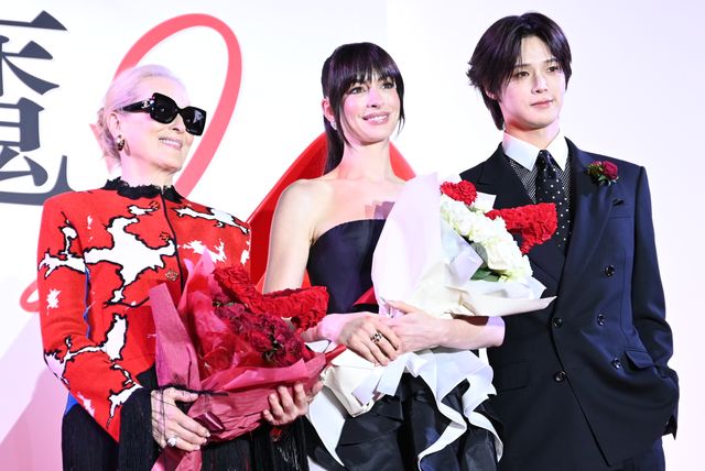 &TEAM・K、メリル・ストリープ＆アン・ハサウェイに花束贈呈！映画『プラダを着た悪魔2』来日イベント（30枚目）