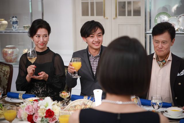 目が怖い…「スカイキャッスル」第1話　追加場面写真（10枚目）