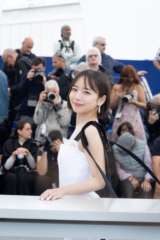 齊藤京子、美ドレスでカンヌ映画祭フォトコールに登場！海外のカメラマンを魅了（2枚目）