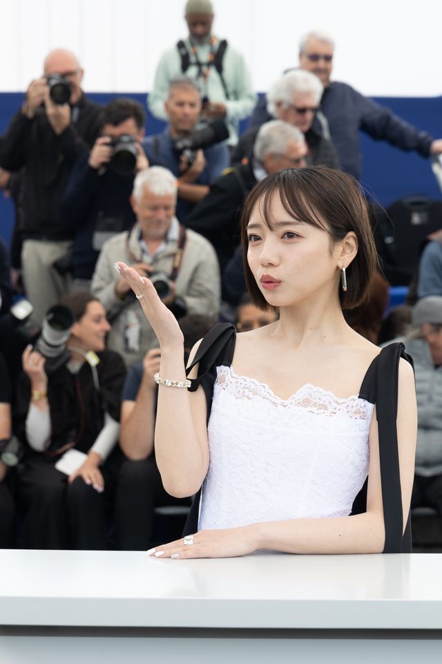 齊藤京子、美ドレスでカンヌ映画祭フォトコールに登場！海外のカメラマンを魅了（3枚目）