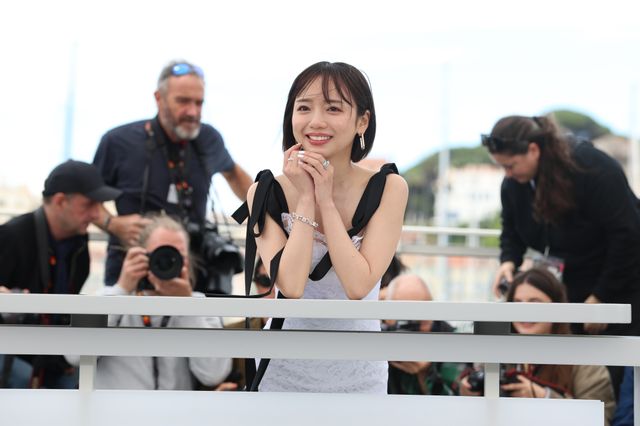 齊藤京子、美ドレスでカンヌ映画祭フォトコールに登場！海外のカメラマンを魅了（4枚目）