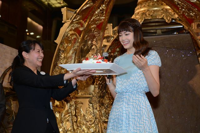 森星、黄金のカボチャの馬車から登場！フォトギャラリー（4枚目）