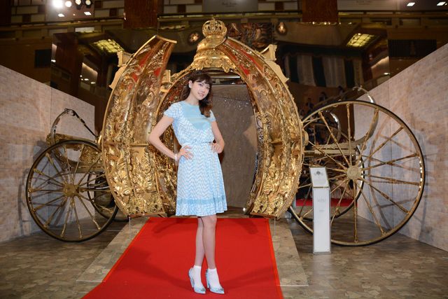 森星、黄金のカボチャの馬車から登場！フォトギャラリー（7枚目）