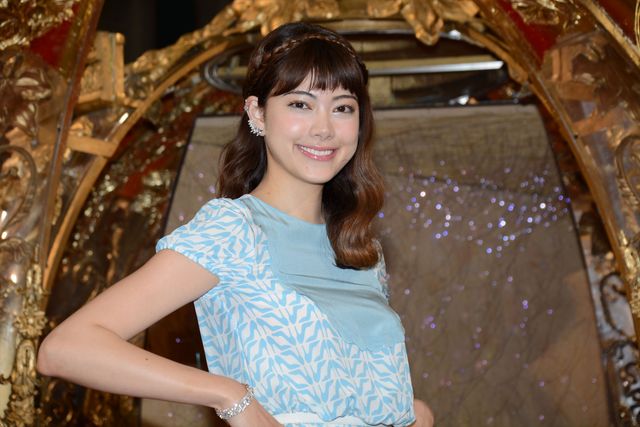 森星、黄金のカボチャの馬車から登場！フォトギャラリー（10枚目）