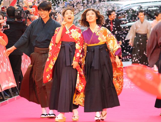 広瀬すず、野村周平、真剣佑らが袴姿で登場!映画『ちはやふる -下の句-』公開記念「からくれなゐレッドカーペットアライバル」フォトギャラリー(2枚目)