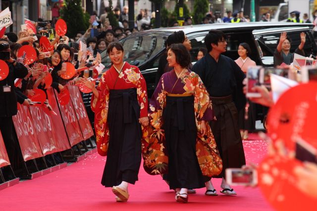 広瀬すず、野村周平、真剣佑らが袴姿で登場！映画『ちはやふる　－下の句－』公開記念「からくれなゐレッドカーペットアライバル」フォトギャラリー（3枚目）
