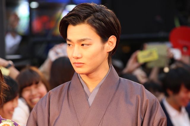 広瀬すず、野村周平、真剣佑らが袴姿で登場！映画『ちはやふる　－下の句－』公開記念「からくれなゐレッドカーペットアライバル」フォトギャラリー（8枚目）