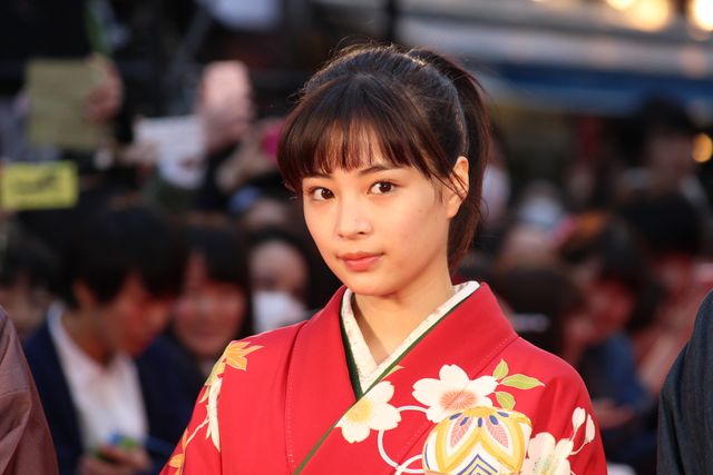 広瀬すず、野村周平、真剣佑らが袴姿で登場！映画『ちはやふる　－下の句－』公開記念「からくれなゐレッドカーペットアライバル」フォトギャラリー（9枚目）