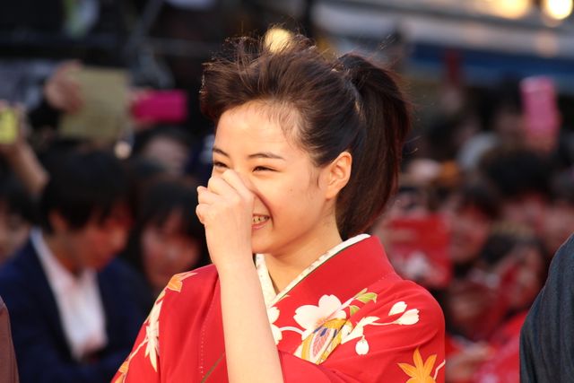 広瀬すず、野村周平、真剣佑らが袴姿で登場！映画『ちはやふる　－下の句－』公開記念「からくれなゐレッドカーペットアライバル」フォトギャラリー（13枚目）