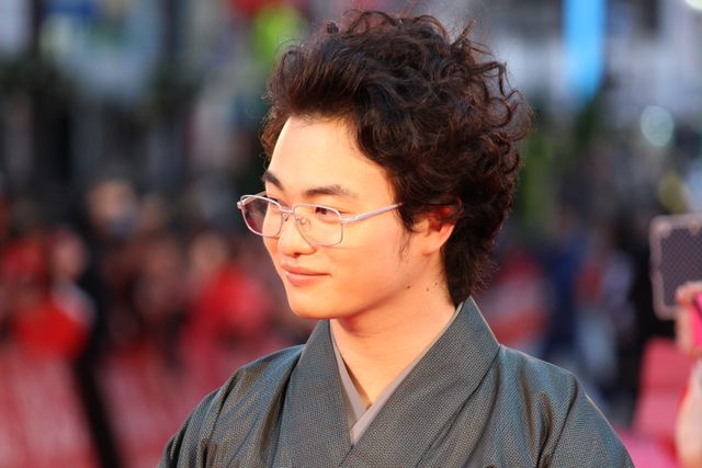 広瀬すず、野村周平、真剣佑らが袴姿で登場！映画『ちはやふる　－下の句－』公開記念「からくれなゐレッドカーペットアライバル」フォトギャラリー（15枚目）