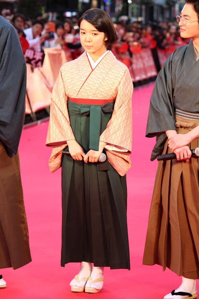 広瀬すず、野村周平、真剣佑らが袴姿で登場！映画『ちはやふる　－下の句－』公開記念「からくれなゐレッドカーペットアライバル」フォトギャラリー（20枚目）