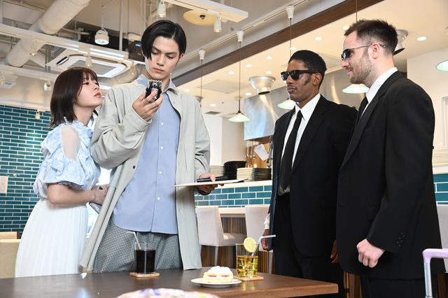 祢音のライブ配信に英寿が出演！「仮面ライダーギーツ」第3話「邂逅II：ゾンビ狩り」（2枚目）