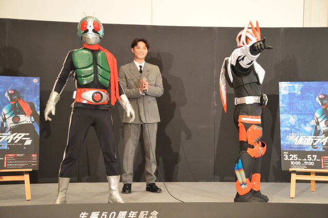 アラン・磯村勇斗、1号＆ギーツと対面！「THE 仮面ライダー展」静岡会場オープニングセレモニー（4枚目）