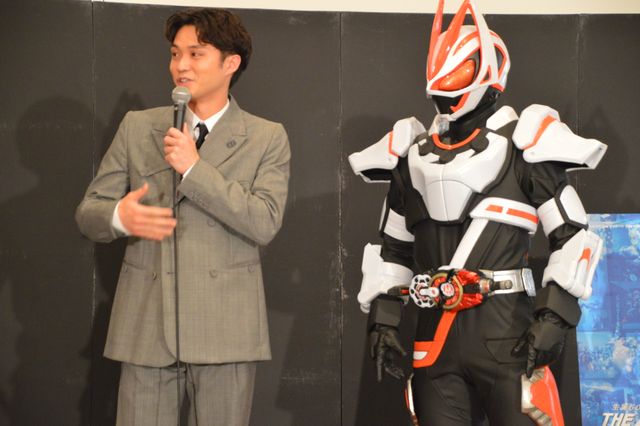 アラン・磯村勇斗、1号＆ギーツと対面！「THE 仮面ライダー展」静岡会場オープニングセレモニー（5枚目）