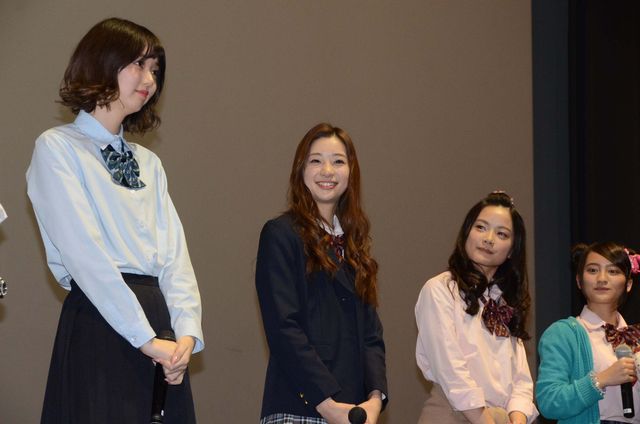 足立梨花、撮影現場では“ぼっちメシ”だった…映画『傷だらけの悪魔』初日舞台あいさつフォトギャラリー（6枚目）