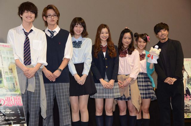 足立梨花、撮影現場では“ぼっちメシ”だった…映画『傷だらけの悪魔』初日舞台あいさつフォトギャラリー（10枚目）