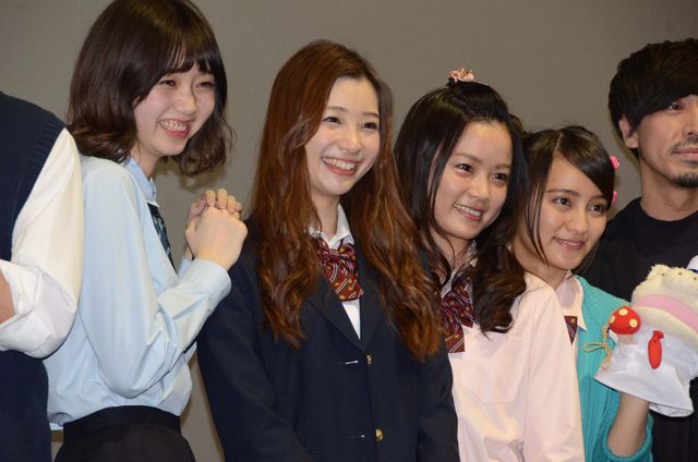 足立梨花、撮影現場では“ぼっちメシ”だった…映画『傷だらけの悪魔』初日舞台あいさつフォトギャラリー（12枚目）