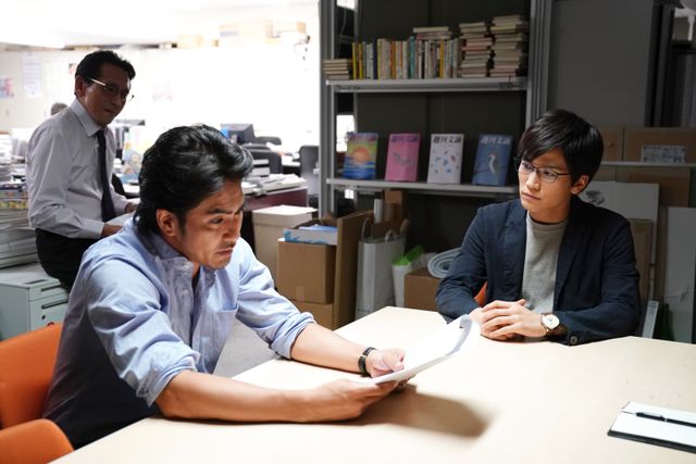 岩田剛典、メガネ姿も美しい……！（3枚目）