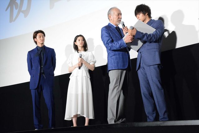 窪田正孝や鈴木伸之のいい笑顔がいっぱい！映画『東京喰種　トーキョーグール』初日舞台あいさつ：フォトギャラリー