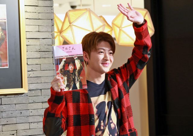 佐野玲於、メイド喫茶でもロケ！「まんまと萌えましたね」：フォトギャラリー